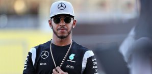Lewis Hamilton schied in Malaysia in Führung liegend aus Lewis Hamilton