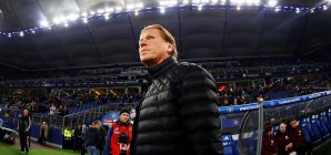 Markus Gisdol und der krisengeplagte HSV müssen im Pokal beim Halleschen FC ran Markus Gisdol