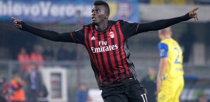 M'Baye Niang bejubelt seinen Treffer zum 2:0 M'Baye Niang