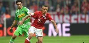 Rafinha zog sich eine Adduktorenverletzung im Bundesliga-Spiel gegen Gladbach zu Rafinha