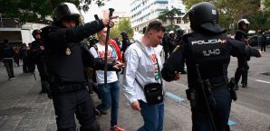 Vor der Partie gegen Real Madrid lieferten sich Fans von Legia Warschau Auseinandersetzungen mit der Polizei Real Madrid, Legia Warschau
