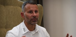 Ryan Giggs ist bei Wigan Athletic im Gespräch Ryan Giggs