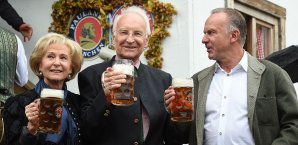 Edmund Stoiber ist immer noch involviert beim FC Bayern München Bundesliga