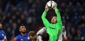 Ralf Fährmann ist mit der Defensive von Schalke derzeit sehr zufrieden Bundesliga