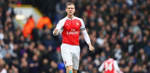 Per Mertesacker wird von Redknapp kritisiert Per Mertesacker