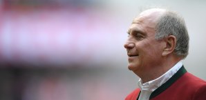 Uli Hoeneß wird als Präsident wiedergewählt Uli Hoeneß