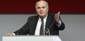 Uli Hoeneß reagiert gelassen auf die Kritik von Oliver Kahn Uli Hoeneß