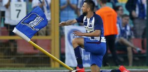 Vedad Ibisevic hat seinen Vertrag in Berlin bis 2019 verlängert Vedad Ibisevic