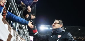 Ewald Lienen hat weiter das Vertrauen der Verantwortlichen 2. Liga