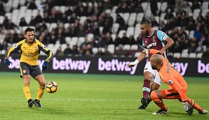 Alexis Sanchez hat beim Arsenal-Sieg einen Hattrick erzielt Alexis Sanchez