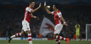 Die Verträge von Alexis Sanchez und Mesut Özil laufen 2018 aus Alexis Sanchez, Mesut Özil