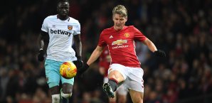 Bastian Schweinsteiger wird nun wohl doch bei Manchester United bleiben Bastian Schweinsteiger