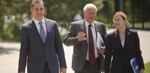 Delia Fischer (r.) arbeitete 15 Jahre bei der FIFA Delia Fischer