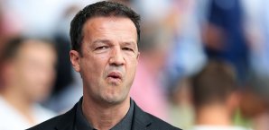 Fredi Bobic ist nach dem Platzverweis von Timothy Chandler sauer Fredi Bobic