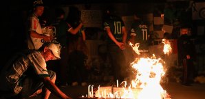 In Brasilien trauern die Menschen um die Unglücksopfer Fußball