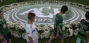 In Brasilien trauern die Menschen um die Unglücksopfer Fußball