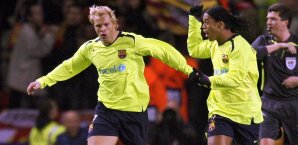 Eidur Gudjohnsen und Ronaldinho spielten einst gemeinsam für den FC Barcelona Fußball