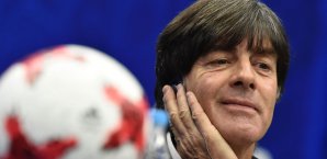 Jogi Löw glaubt, dass Schweinsteiger United helfen kann Jogi Löw