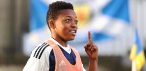 Karamoko Dembele hat sein Debüt für die U15 der Three Lions gegeben Karamoko Dembele