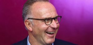 Karl-Heinz Rummenigge freut sich über den Ausgang des 14. Spieltags Karl-Heinz Rummenigge