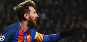 Lionel Messi soll seine Karriere bei Barcelona beenden Lionel Messi
