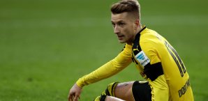 Marco Reus sitzt zu Beginn nur auf der Bank Marco Reus