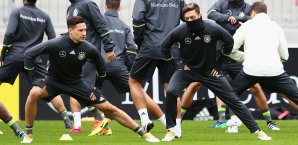 Könnten bald zusammen beim FC Arsenal spielen: Mesut Özil und Julian Draxler Mesut Özil, Julian Draxler