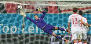 Michael Rensing fliegt auch weiterhin für Fortuna Düsseldorf Michael Rensing