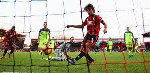 Nathan Ake trifft in der Nachspielzeit den Siegtreffer Nathan Ake