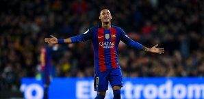 Neymar hat einen lukrativen Deal mit Panini abgeschlossen Neymar