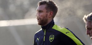 Per Mertesacker ist nach seiner Verletzung wieder im Lauftraining Per Mertesacker