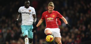 Bastian Schweinsteiger wurde bei seiner Einwechslung von den Fans gefeiert Premier League