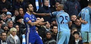 Fernandinho sah spät Rot wegen einer Tätlichkeit an Fabregas Premier League