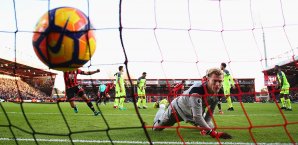 Loris Karius musste gegen Bournemouth viermal hinter sich greifen Premier League