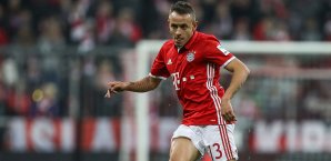 Rafinha wird wohl ein weiteres Jahr beim FC Bayern spielen Rafinha