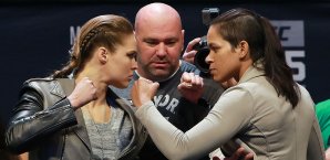 Ronda Rousey(l. ) gibt ihr Comeback bei UFC 207 Ronda Rousey