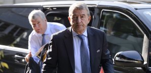 Wolfgang Niersbach ist von seinen Ämtern in der FIFA und der UEFA zurückgetreten Wolfgang Niersbach