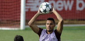 Timothee Kolodziejczak steht vor seiner Rückkehr ins MannschaftstrainingDFB DFB-Pokal