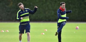 Özil und Mustafi versuchen scheinbar Hanslik zu rekrutieren Mesut Özil, Shkordan Mustafi