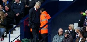 Arsene Wenger soll einen Zweijahresvertrag vorliegen haben Arsene Wenger