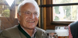 Edmund Stoiber behält seinen Posten Edmund Stoiber