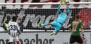 Zieht es Lukas Hradecky woanders hin? Lukas Hradecky