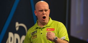 Michael van Gerwen nach Sieg über Dave Chisnall neuer Tabellenführer Michael van Gerwen