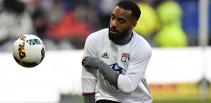 Lacazette erzielte in dieser Saison 30 Tore in 39 Spielen Alexandre Lacazette, Borussia Dortmund, Olympique Lyon