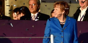 Angela Merkel will sitzt bei der Bundesligapartie Köln gegen Frankfurt auf der Tribüne Angela Merkel