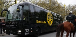 Borussia Dortmunds Mannschaftsbus wurde von Sprengsätzen in Mitleidenschaft gezogen Borussia Dortmund