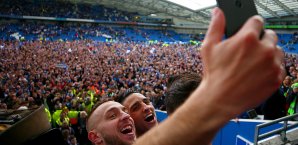 Brighton & Hove Albion ist erstmals seit 34 Jahren erstklassig Brighton & Hove Albion