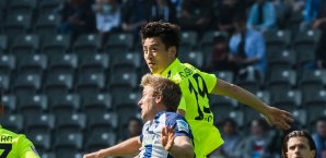 Ja-Cheol Koo hat sich beim Sieg gegen Hertha wohl am Knie verletzt FC Augsburg, Ja-Cheol Koo
