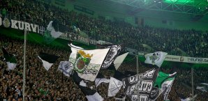 Die Choreo der Gladbach-Ultras wurde durch eine Reinigungskolonne zerstört Gladbach-Fans