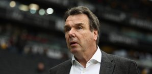 Heribert Bruchhagen lässt sich nur bedingt in die Karten schauen Heribert Bruchhagen